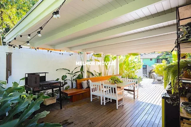 Imagem Casa espaçosa á venda com 03 dormitórios sendo 02 suítes localizada na Praia de Taquaras/SC