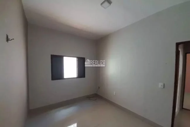 Imagem Casa à venda no Parque das Laranjeiras, Uberaba - 3 dormitórios, suíte, garagem e mais!