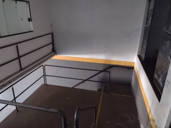 Imagem barracão industrial no bairro verde com 355,00 m² de construção, recuo pra 3 veículos. piso de ...