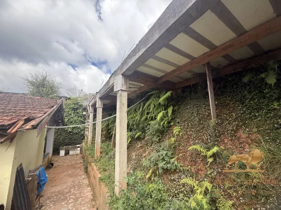 Imagem Casa com Edícula à Venda em Bairro Popular