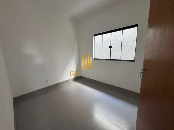 Imagem A casa possui:

- Sala;
- 3 quartos, sendo 1 suíte; 
- 2 banheiros, sendo 1 suíte e 1 banheiro soc...