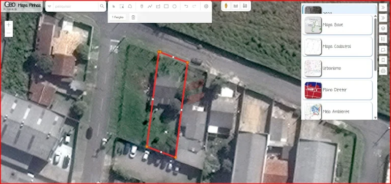 Imagem Terreno com uma casa à venda localizada na Rua Marilândia, nº 130, Bairro Chácaras Atuba, em Pinhais/PR.O imóvel conta com:02 dormitóriosSalaCozinha01 banheiro (BWC)Espaço de terrenoLocalizada em bairro tranquilo, ideal para quem busca conforto, praticida