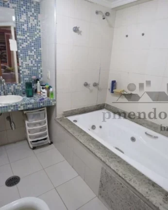 Imagem Apartamento totalmente reformado, living para 2 ambientes, 3 dormitórios sendo 1 suíte, banheiro s...