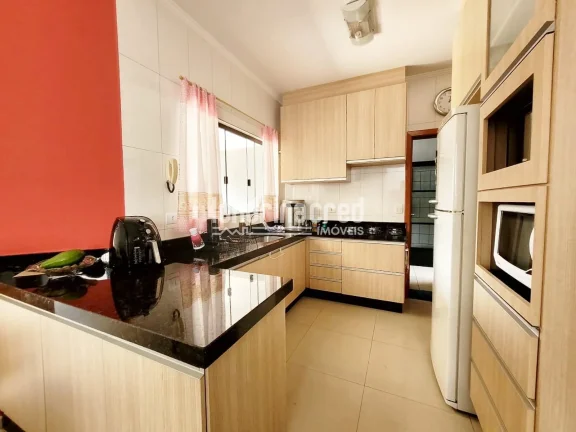 Imagem Casa com 3 Quartos (2 Suítes), 4 Banheiros, Edícula Completa e 2 Vagas no Jardim Oriente – 250m² de Terreno e 160m² de Construção