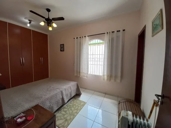 Imagem Casa com 4 Dormitórios e Piscina à Venda em Bairro Residencial de Peruíbe
