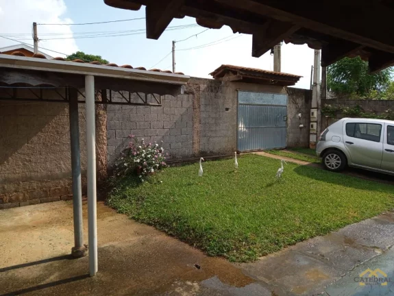 Imagem Chácara à venda com 2 quartos e terreno amplo em Jarinu/SP