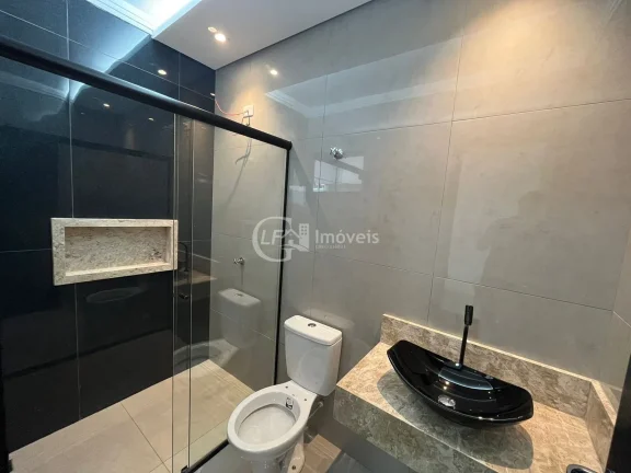 Imagem Imóvel de luxo na Vila Planalto: Casa com 3 quartos, 3 suítes, 1 sala e 2 vagas de garagem em Campo Grande-MS!