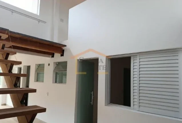 Imagem Sobrado com 133 m² de área construída em terreno de 500 m², composto por 3 dormitórios, sendo 3...