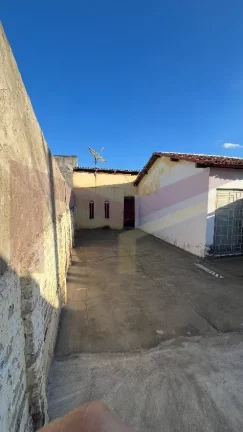 Imagem Casa ampla, 3 quartos, Conjunto Centenário. Bairro Queimadinha