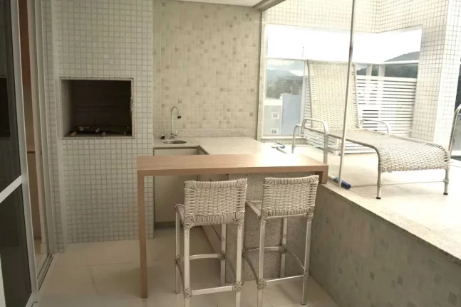 Imagem Cobertura duplex com 4 suítes e 4 vagas de garagem em Balneário Camboriú