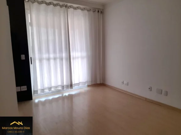 Imagem Apartamento na Pompeia com 2 dormitórios (1 suíte) e 2 vagas, próximo ao Sesc Pompeia. Edifício com portaria 24h e lazer
