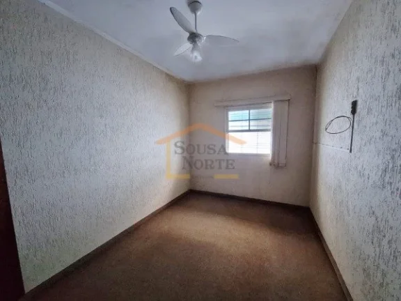 Imagem Casa térrea, 131m², 3 dormitórios, sala de TV, banheiro, lavanderia, armários nos dormitórios e...