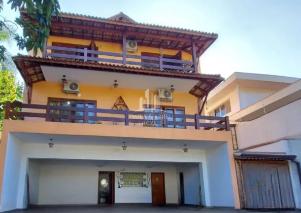 Imagem Sobrado Fantástico 4 Dormitórios, 2 Suítes, sendo uma Master com Closet, hidromassagem e Sacada G, Piscina em Interlagos, Próximo ao Autódromo