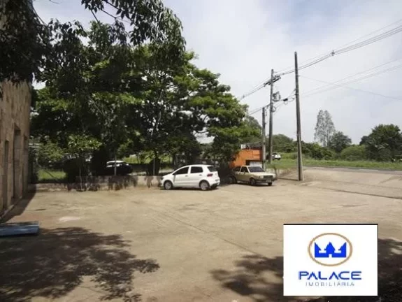 Ãrea na beira da Rodovia, com terreno de aproximadamente 6.000mÂ², contendo um barracÃ£o de 1.000mÂ...