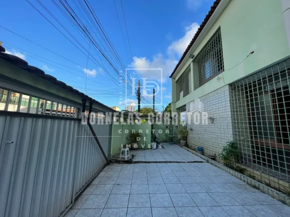 Imagem Casa Amarela - Residência Ampla e Bem Localizada