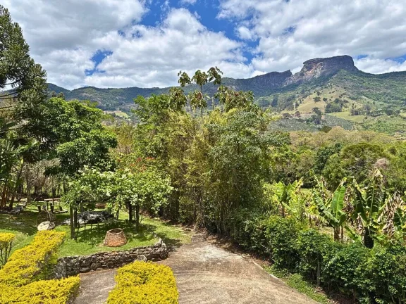 Imagem O privilégio de acordar diante da Pedra do Baú: Exclusividade e Paz