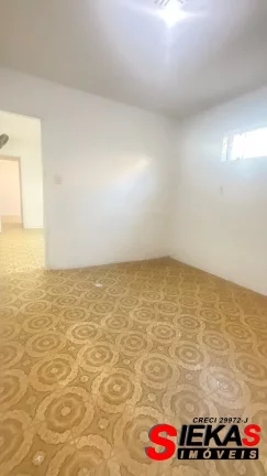Imagem Casa Comercial para Locação em São Paulo-SP na Chácara Mafalda: 6 salas, 1 banheiro, 4 vagas de garagem e 150m² de área.
