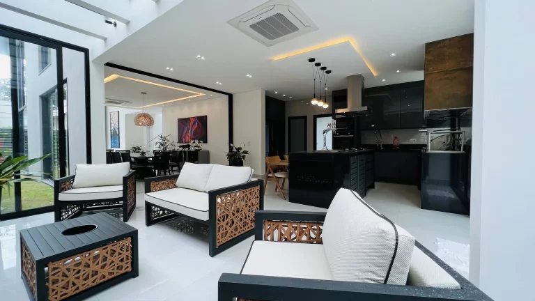 Imagem Casa nova à venda Riviera de São Lourenço mod. 24 finamente decorada
