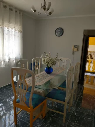 Imagem CASA TÉRREA COM 225 METROS CONSTRUÍDO E EDICULA.