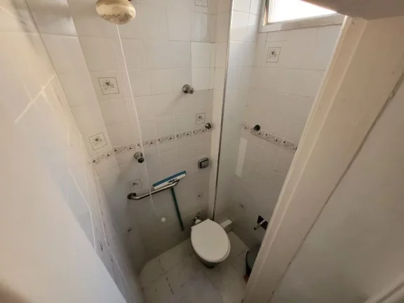 Imagem PITANGUEIRAS – NA QUADRA DA PRAIA, EXCELETE APARTAMENTO COM LINDA VISTA MAR, ANDAR ALTO, CLARO E SUPER AREJADO, PRÉDIO RECÉM REFORMADO.
