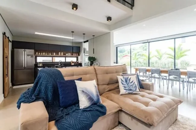 Imagem Casa em Condomínio à Venda em Ibi Aram, Itupeva-SP: 3 Quartos, 1 Suíte, 2 Salas, 2 Vagas de Garagem, 195m² de Área.