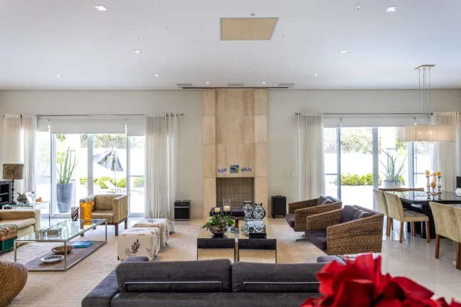 Imagem Casa Alto Padrão Linda no Resid. 12, 1100m², 4 amplas suítes