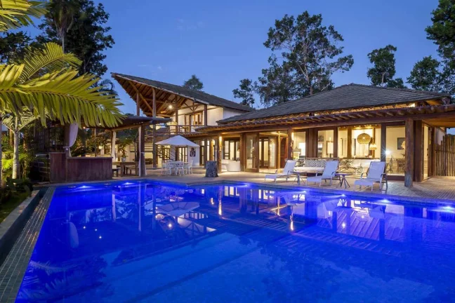 Imagem Casa de luxo à venda em Trancoso/BA com alta rentabilidade na locação — oportunidade exclusiva para investidores.