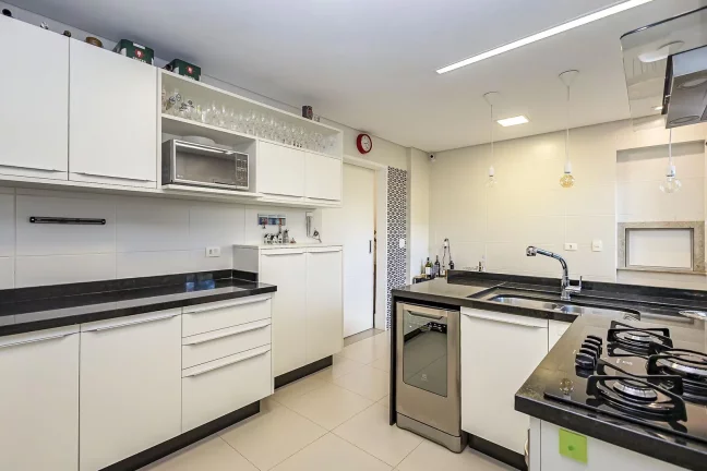 Imagem Apartamento com três quartos no Mossunguê