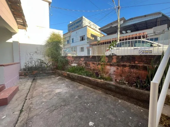 Imagem Casa Espaçosa com Quintal Grande e Porão Amplo no São Sebastião – Barbacena