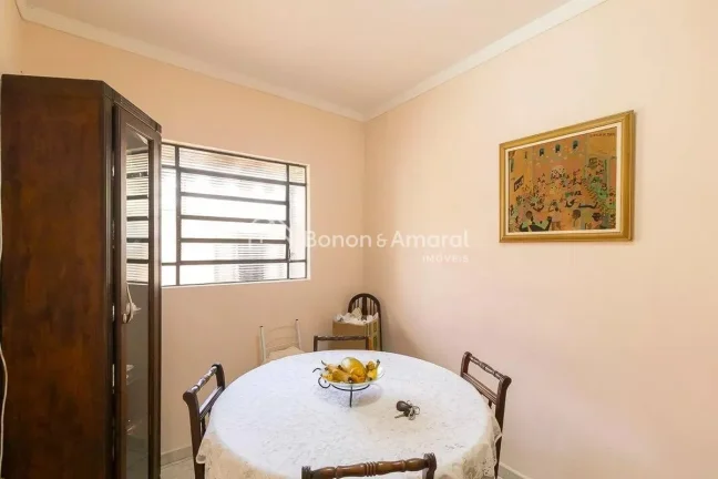 Imagem Apresentamos este imóvel amplo com 4 dormitórios e 2 banheiros, ideal para quem busca conforto e p...