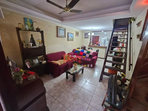 Imagem Casa com 3 dormitórios à venda, 195 m² por R$ 680.000,00 - Palmeiras - Cabo Frio/RJ