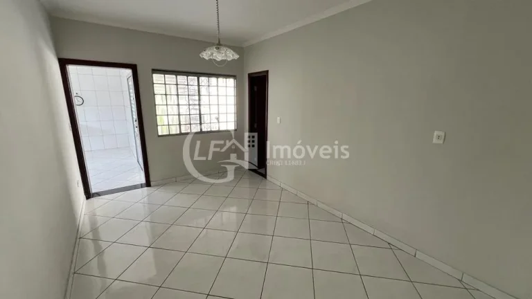 Imagem Impecável casa à venda na Vila Taquarussu, Campo Grande-MS: 3 quartos, 1 suíte, 3 salas, 2 banheiros, 15 vagas, 190m².
