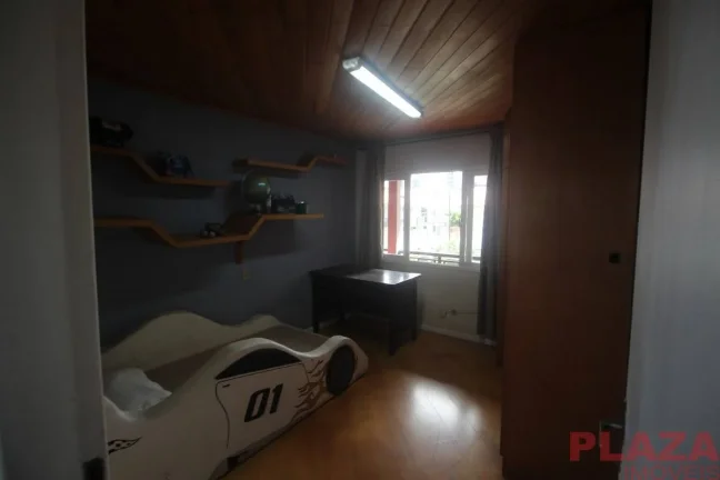 Imagem Casa no Centro | 9 Dormitórios | 4 Vagas | 300m² de Terreno | Permuta Menor | Balneário Camboriú – SC