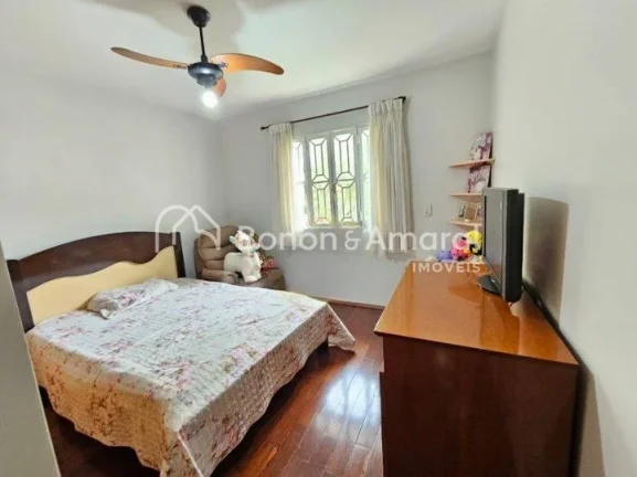Imagem Excelente casa, espaçosa, construção sólida, com telhado novo, ideal para quem procura conforto ...