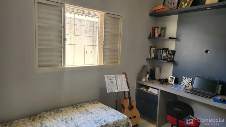 Imagem Casa à venda no Jardim Panorâmico em Patos de Minas – 3 quartos, área gourmet e garagem – R$600 mil