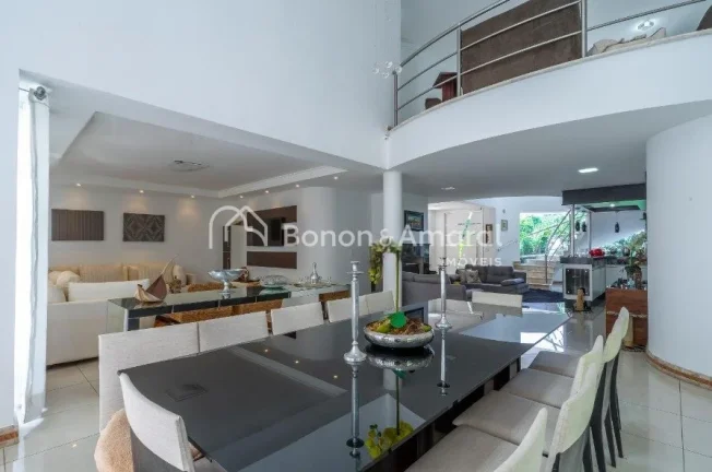 Imagem Aproveite a oportunidade de viver em uma casa encantadora, projetada por um arquiteto de renome, Aqu...