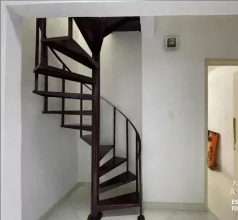 Imagem Sobrado Reformado Com 234 m² 4 Dormitórios, 2 Suites 3 Vagas de Gargens