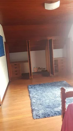 Imagem Sobrado com 3 dormitórios à venda, 206 m² por R$ 1.150.000 - J Jaguaribe - Campos do Jordão/SP