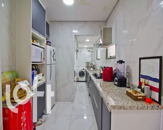 Imagem Apartamento reformado em Higienópolis com 2 quartos ( 1 suíte ) e 2 vagas, 81m²
