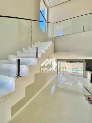 Imagem Casa novinha com 4 suítes