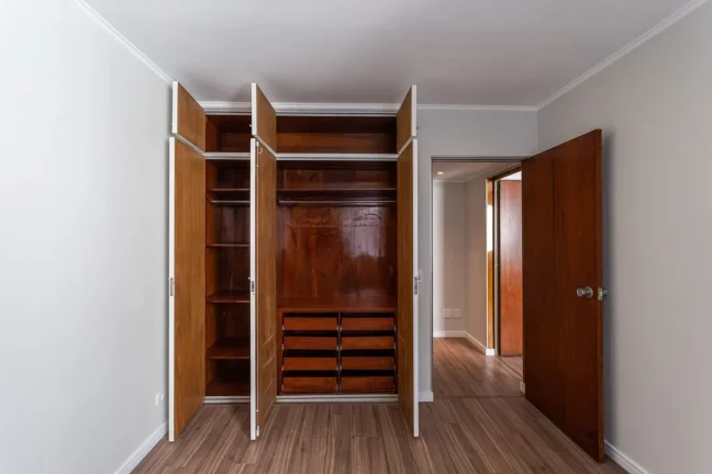 Imagem Apartamento 137M² Reformado, 3Q, 1 Suíte, 2 Banheiros, 1 Vaga, Sol da Manhã, Banheira, Academia, Salão de Festas, Área Verde, Armários.