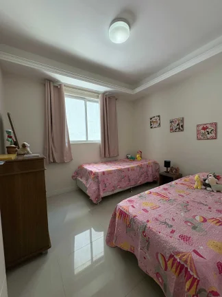 Imagem Apartamento mobiliado na Praia Brava com 1 suíte, 2 demi-suítes e 2 vagas de garagem em Itajaí/SC