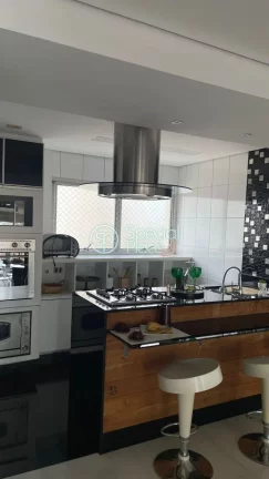 Imagem Apartamento mobiliado, bem espaçoso e iluminado, com janelas grandes, que recebem o sol da manhã. ...