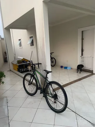 Imagem Casa com 3 dormitórios no bairro Ingleses