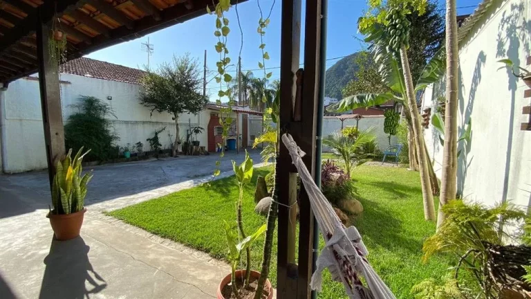 Imagem Sobrado 5 dormitórios 6 vagas no canto do forte