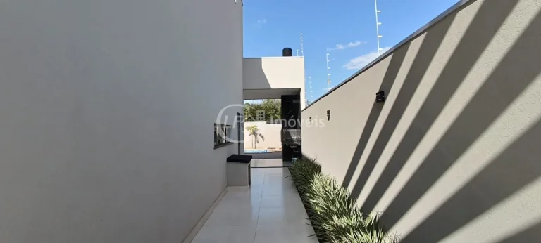 Imagem Imperdível casa à venda em Campo Grande-MS, Bairro Seminário: 3 quartos, 1 suíte, 2 salas, 3 banheiros, 3 vagas, 128m².