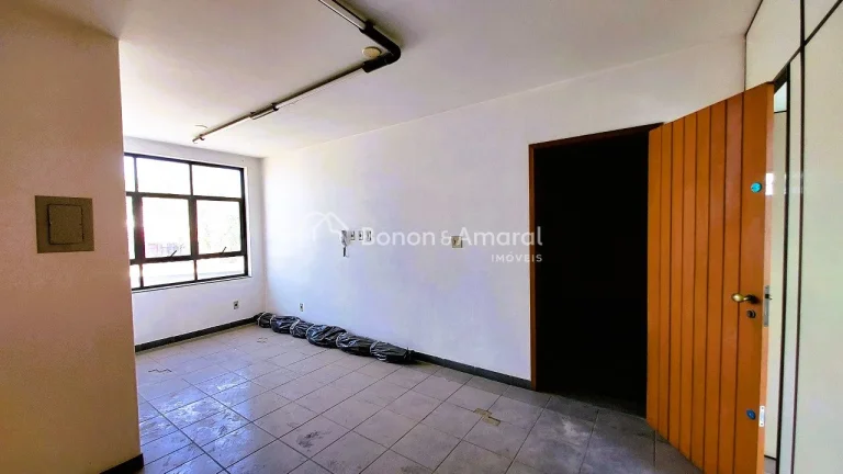 Imagem Excelente sala comercial no centro de Valinhos, disponível para venda ou locação.

Localizada no ...