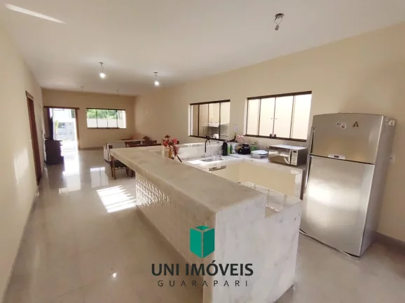 Imagem Linda e ampla casa à venda em Nova Guarapari, 10 minutos a pé da Praia de Peracanga e Bacutia.