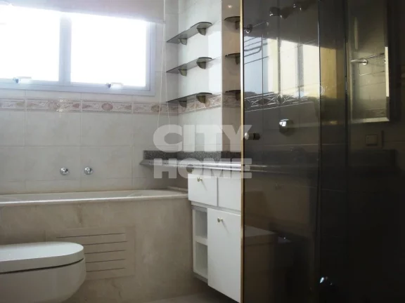 Imagem Apartamento reformado super espaçoso com 240m², 04 dormitórios ( 2 suítes ) e 2 vagas na garagem...