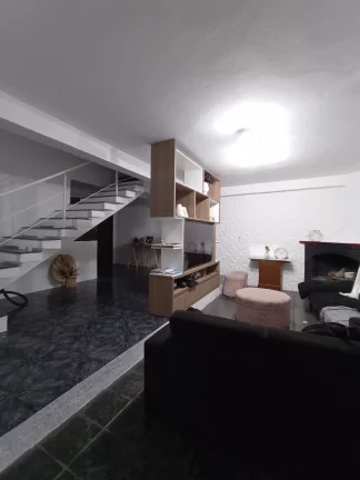 Imagem Sobrado a venda com 3 dorms sendo 1 suíte - Jardim Colonial